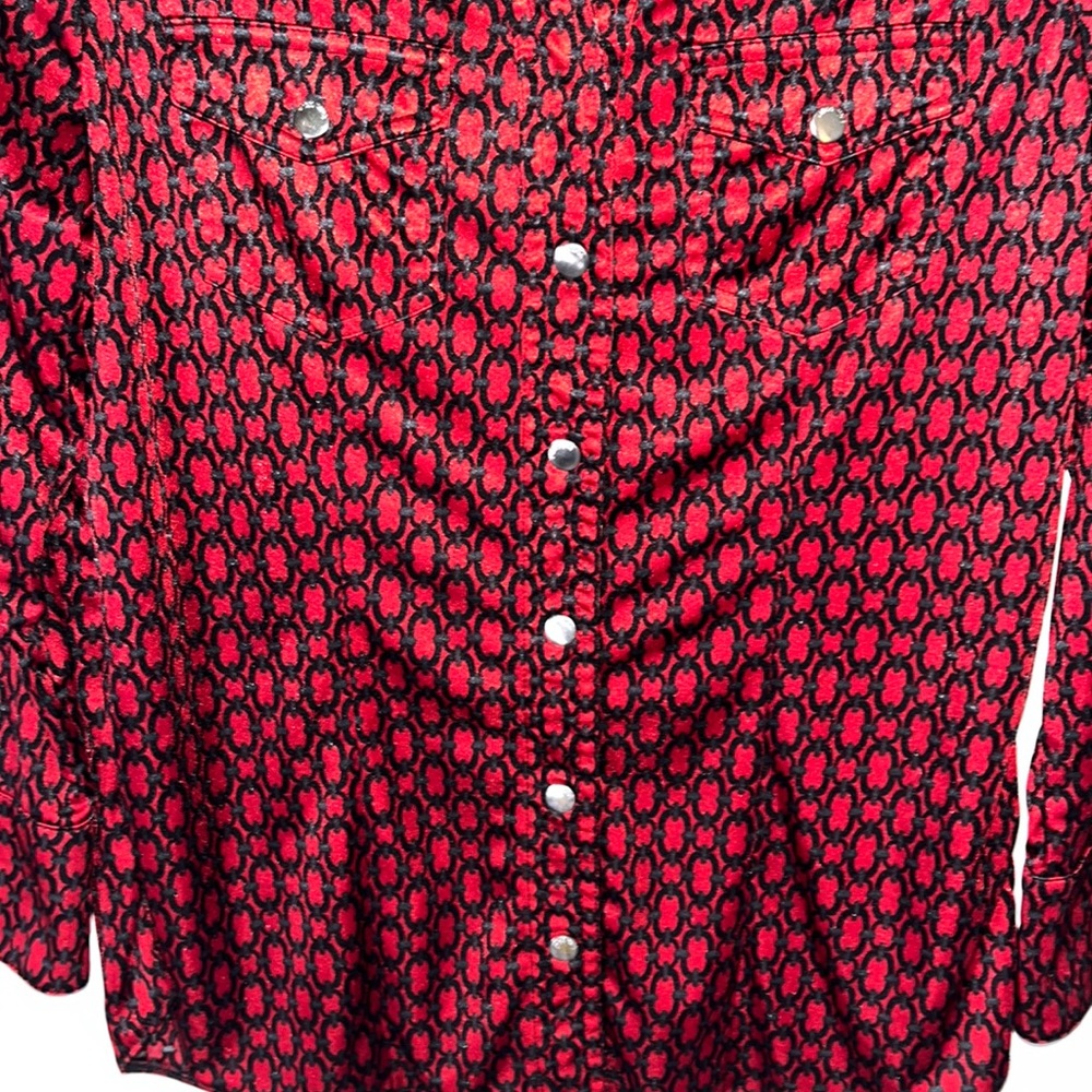 MISS TINA silver snap closure blouse. Large 12/14 Ruby w/ Geo Chain pattern - Picture 2 of 9